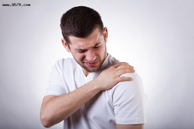 左肩膀酸痛是怎么回事 手臂酸痛难忍