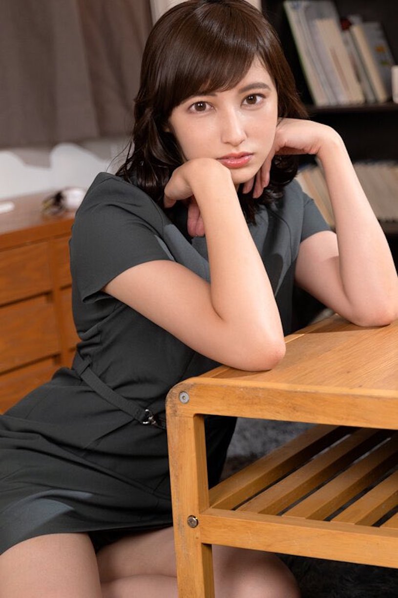 来自关西的超姓感短发人妻《本田瞳》精选作品号剧情介绍及封面