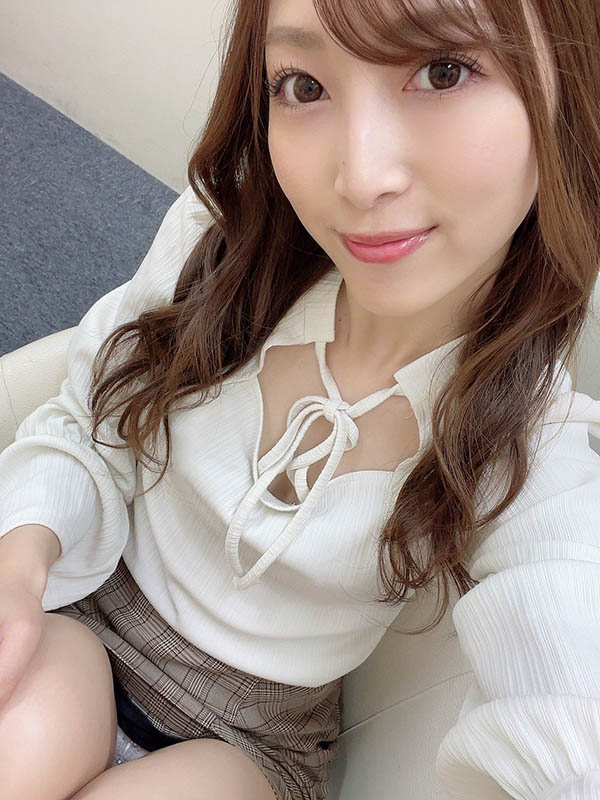 32岁人凄《今井栞菜》精选作品号剧情介绍及封面